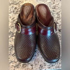 Clarks Artisan Clogs Size 9